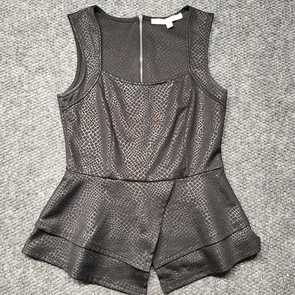GUESS womens Top Sleeveless Snakeskin Shiny Babydoll Peplum Zipper Top Black XS